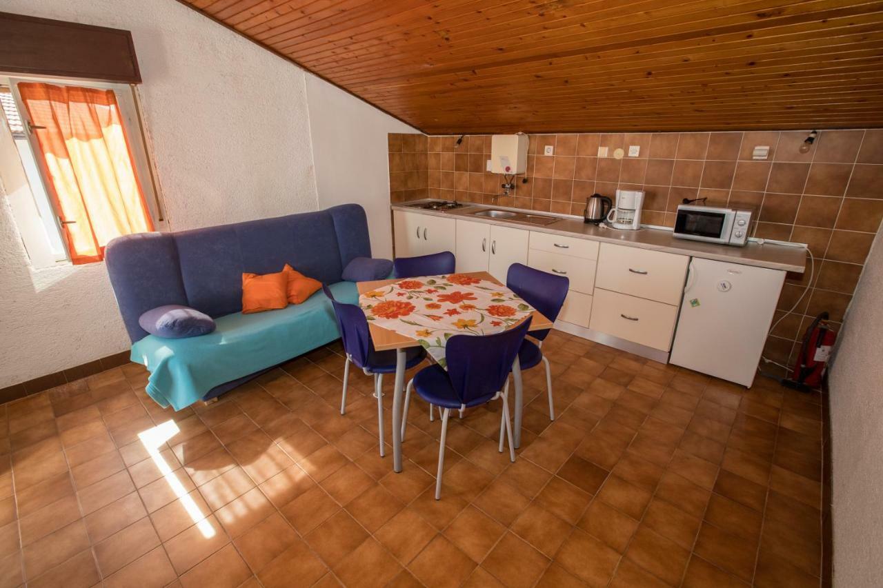 Apartments Renata Kampor Exterior foto
